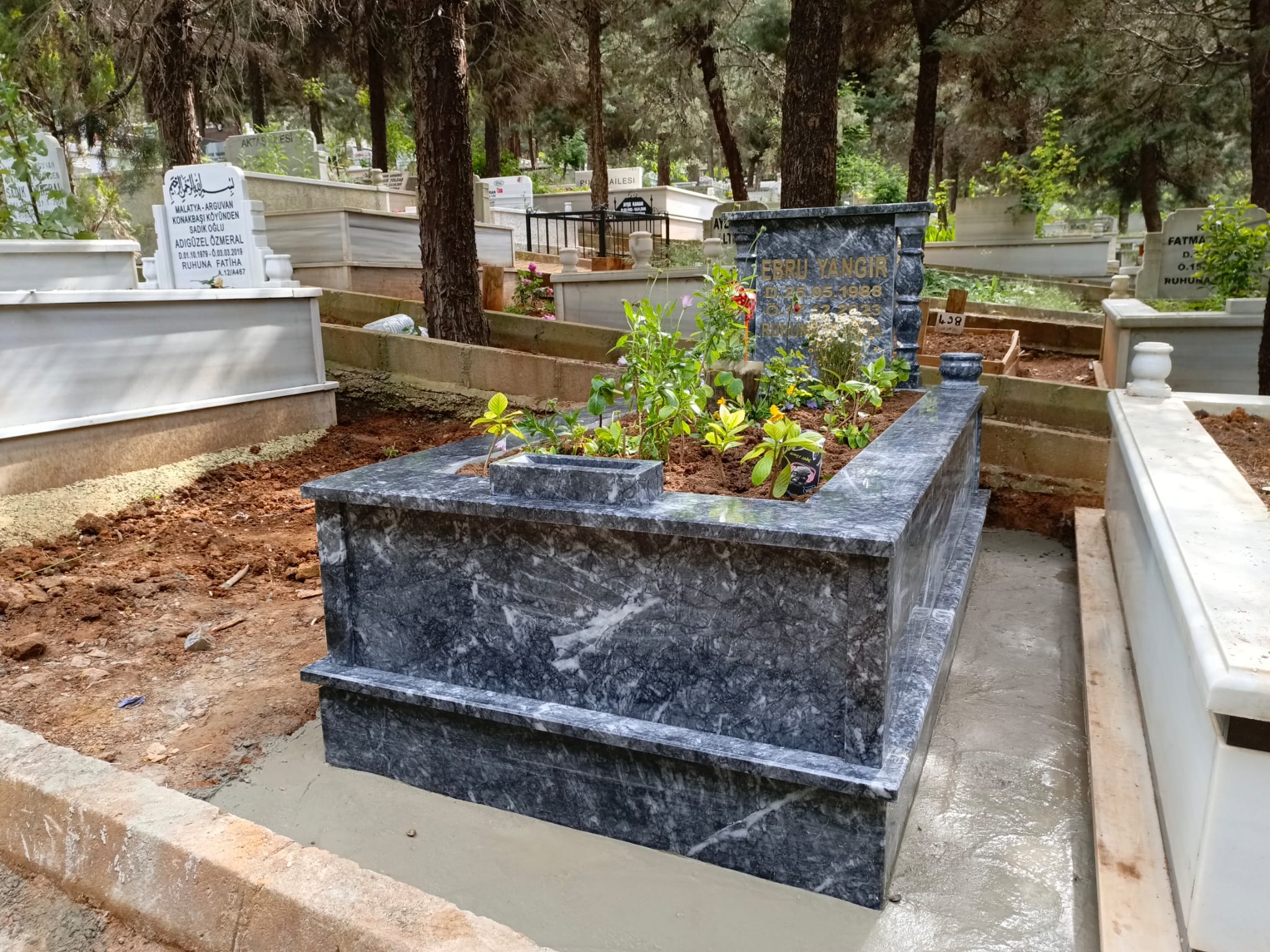 TEK KİŞİLİK GRANİT MEZAR MODELLERİ -Ucuz Mezar Fiyatları